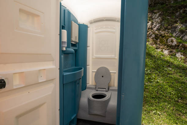 Best Portable restroom trailer rental  in Prestbury, IL